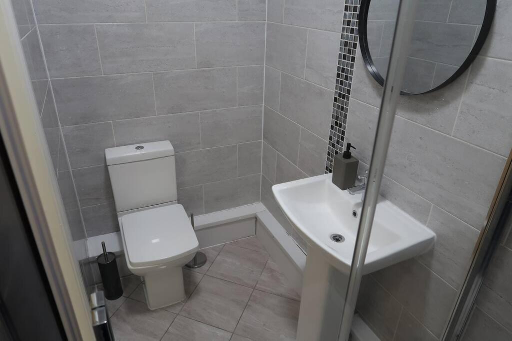 Two-Bedroom Apartment With Scenic Balcony View Shipley  Exteriör bild