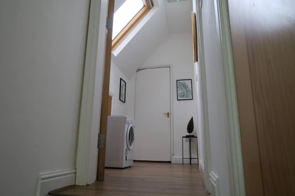 Two-Bedroom Apartment With Scenic Balcony View Shipley  Exteriör bild