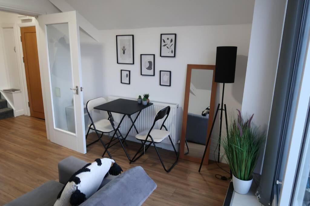 Two-Bedroom Apartment With Scenic Balcony View Shipley  Exteriör bild