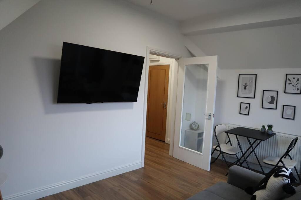 Two-Bedroom Apartment With Scenic Balcony View Shipley  Exteriör bild