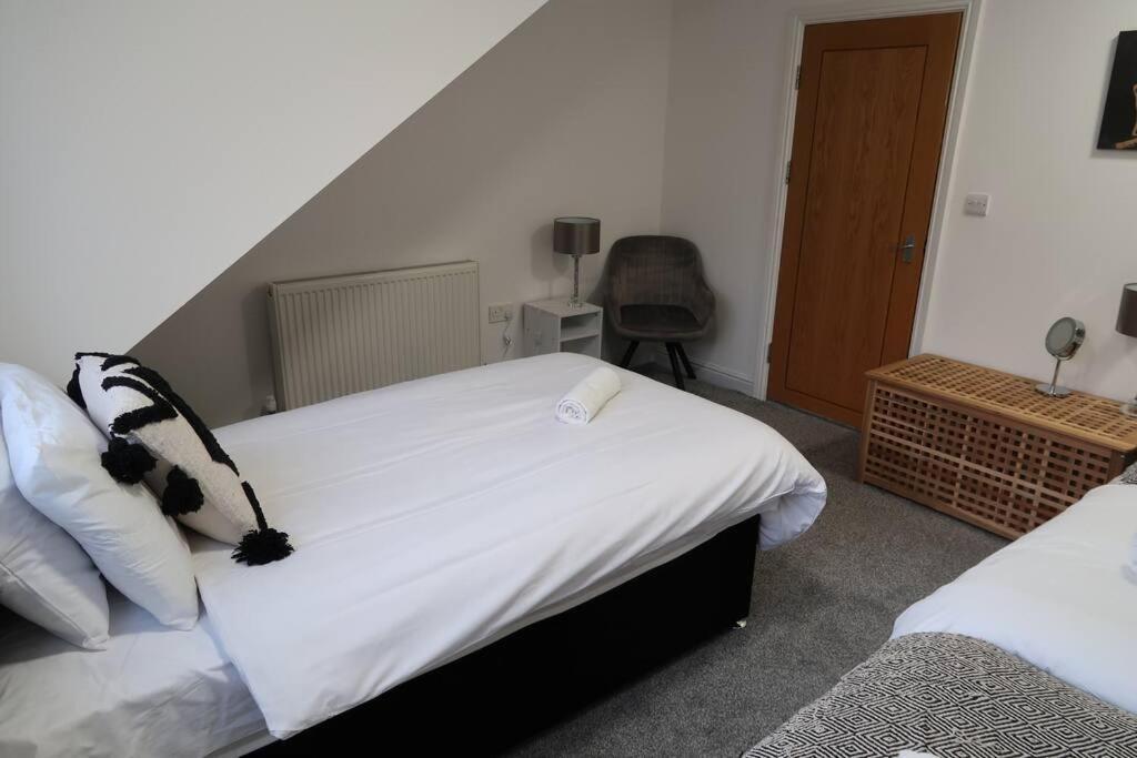 Two-Bedroom Apartment With Scenic Balcony View Shipley  Exteriör bild
